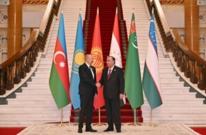 Tacikistan Prezidenti Emoməli Rəhmon Azərbaycan Prezidenti İlham Əliyevi qarşıladı