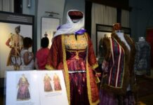 Vyanada keçirilən mədəniyyət həftəsində Azərbaycan milli geyimləri təqdim olunub Azərbaycan milli geyimləri