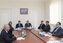 Kənd təsərrüfatı naziri Samuxda vətəndaşların müraciətlərini dinləyib kənd təsərrüfatı naziri Məcnun Məmmədov oktyabrın 27-də Samux Dövlət Aqrar İnkişaf Mərkəzinin (DAİM) inzibati binasında Samux, Şəmkir, Göygöl, Ağstafa, Sabirabad və digər rayonlardan, eləcə də Bakı və Gəncə şəhərlərindən olan vətəndaşları qəbul edib