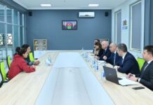 Elm və təhsil naziri Naxçıvanda vətəndaşların müraciətlərini dinləyib Elm və təhsil naziri Naxçıvanda vətəndaşların müraciətlərini dinləyib