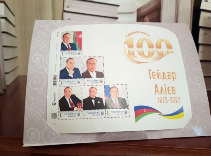 Kiyevdə Ulu Öndərin 100 illiyinə həsr edilən poçt markası dəstinin təqdimatı olub