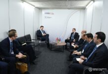 Azərbaycan və Birləşmiş Krallıq arasında əməkdaşlığın perspektivləri müzakirə edilib Azərbaycan Respublikasının xarici işlər naziri Ceyhun Bayramov noyabrın 30-da ATƏT Nazirlər Şurasının 30-cu iclası çərçivəsində Birləşmiş Krallığın Müdafiə Nazirliyində silahlı qüvvələr üzrə dövlət naziri Ceyms Hippi ilə görüşüb