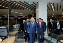 Türkiyənin ticarət naziri “Bakı KOB evi”ndə olub Ölkəmizə səfəri çərçivəsində Türkiyənin ticarət naziri Ömər Bolatın rəhbərlik etdiyi nümayəndə heyəti “Bakı KOB evi”ndə olub, burada sahibkarlara vahid məkanda xidmətlərin təşkili üçün yaradılmış şəraitlə tanış olub