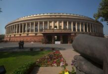 Hindistanda parlamentin 92 deputatı iclaslardan kənarlaşdırılıb Hindistan parlamenti