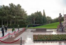 DTX-nin əməkdaşları Ulu Öndərin anım günü ilə bağlı Fəxri xiyabanı ziyarət ediblər DTX-nin əməkdaşları Ulu Öndərin anım günü ilə bağlı Fəxri xiyabanı ziyarət ediblər