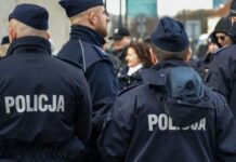 Polşada polis deputatlar tərəfindən mühasirəyə alınan PAP agentliyinin binasına daxil olub Polşa polisi