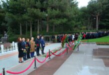 Müstəqil Azərbaycan dövlətinin memarı, ümummilli lider Heydər Əliyevin xatirəsi ehtiramla anılıb Müstəqil Azərbaycan dövlətinin memarı, ümummilli lider Heydər Əliyevin xatirəsi ehtiramla anılıb
