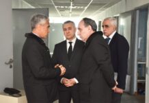 Prezidentin köməkçisi Anar Ələkbərov Respublika Perinatal Mərkəzində hadisə yerinə və yanğın zamanı tüstüdən zəhərlənənlərə baş çəkib Azərbaycan Respublikası Prezidentinin köməkçisi Anar Ələkbərov, səhiyyə naziri Teymur Musayev və Baş prokuror Kamran Əliyev