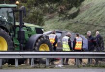 Fransada ermənilər aksiya keçirən fermerləri avtomobillə vurub, ölən və yaralılar var Fransada ermənilər aksiya keçirən fermerləri avtomobillə vurub