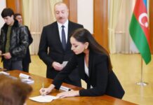 Prezident İlham Əliyev, birinci xanım Mehriban Əliyeva və ailə üzvləri Xankəndidə səs veriblər Prezident İlham Əliyev, birinci xanım Mehriban Əliyeva və ailə üzvləri Xankəndidə səs veriblər