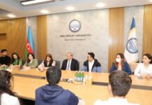 Rektor Elçin Babayev “Robotex Azərbaycan”da qalib gələn BDU komandalarının üzvləri ilə görüşüb Rektor Elçin Babayev “Robotex Azərbaycan”da qalib gələn BDU komandalarının üzvləri ilə görüşüb