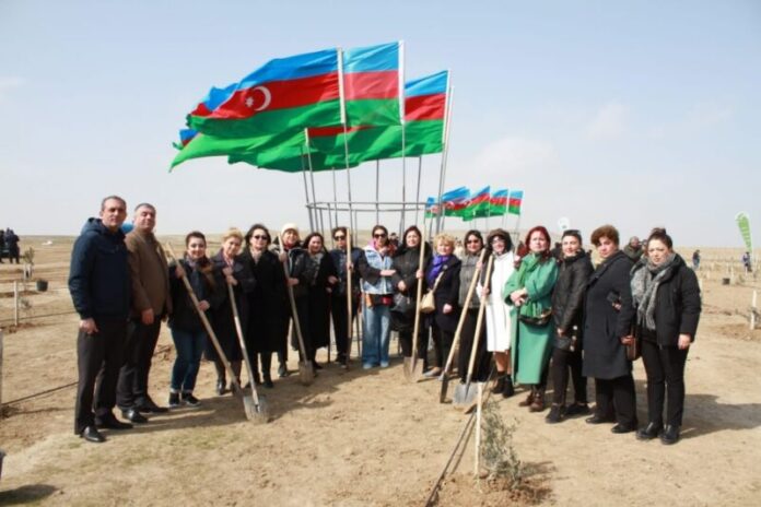 Ekologiya və Təbii Sərvətlər Nazirliyi və Qeyri-Hökumət Təşkilatlarına Dövlət Dəstəyi Agentliyinin birgə təşkilatçılığı ilə Bakının Müşfiqabad qəsəbəsində ağacəkmə aksiyası