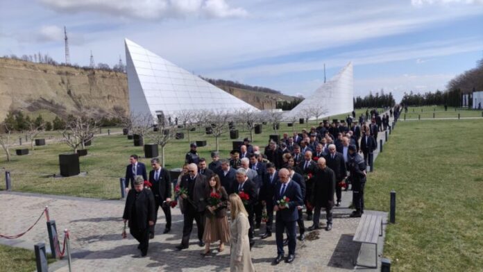 Quba Soyqırımı Memorial Kompleksi ziyarət olunur