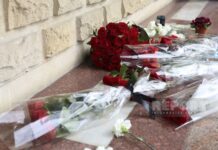 “Crocus City Hall”da baş verən terrorla bağlı Rusiyanın Bakıdakı səfirliyinin qarşısına gül dəstələri düzülür Rusiyanın Bakıdakı səfirliyinin qarşısına gül dəstələri