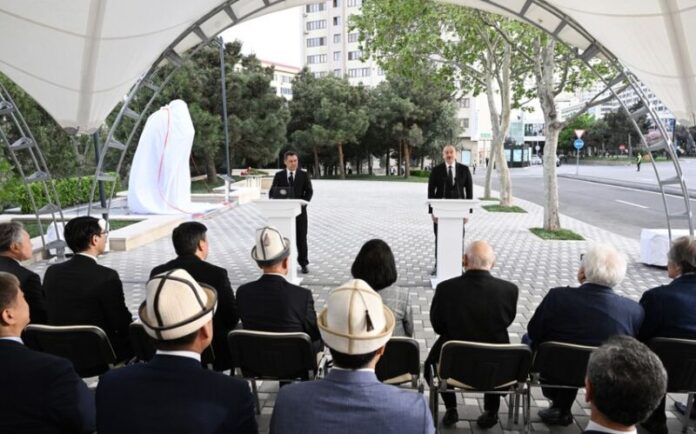 İlham Əliyev və Sadır Japarov Bakıda Çingiz Aytmatovun abidəsinin açılış mərasimində iştirak ediblər