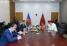 Azərbaycanla Mərakeş arasında viza rejimi aradan qaldırılıb Mayın 4-də Azərbaycanın xarici işlər naziri Ceyhun Bayramov Qambiyaya işgüzar səfəri çərçivəsində Mərakeş Krallığının xarici işlər, Afrika ilə əməkdaşlıq və xaricdəki mərakeşlilər naziri Nasser Bourita ilə görüşüb