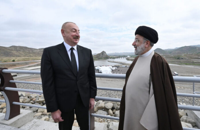 Mayın 19-da Azərbaycan Respublikasının Prezidenti İlham Əliyev və İran İslam Respublikasının Prezidenti Seyid İbrahim Rəisi Azərbaycan Respublikası ilə İran İslam Respublikasının dövlət sərhədində görüşüblər