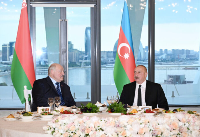 “Gülüstan” sarayında Azərbaycan Respublikasının Prezidenti İlham Əliyevin adından Belarus Respublikasının Prezidenti Aleksandr Lukaşenkonun şərəfinə dövlət ziyafəti