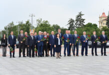 Milli Məclisin sədri Minsk şəhərində Zəfər abidəsini ziyarət edib Belarus Respublikasında rəsmi səfərdə olan Milli Məclisin sədri Sahibə Qafarovanın başçılıq etdiyi parlament nümayəndə heyəti iyunun 10-da səfər çərçivəsində Minsk şəhərində Zəfər abidəsini ziyarət edib