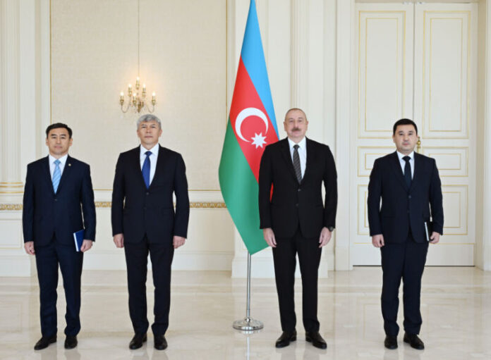 Azərbaycan Respublikasının Prezidenti İlham Əliyev iyulun 1-də Qırğız Respublikasının ölkəmizdə yeni təyin olunmuş fövqəladə və səlahiyyətli səfiri Maksat Mamıtkanovun etimadnaməsini qəbul edib