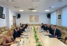 Azərbaycan və Belarus arasında hərbi-texniki sahədə əlaqələrin inkişaf perspektivləri müzakirə edilib Azərbaycan Respublikasının müdafiə sənayesi naziri Vüqar Mustafayevin rəhbərlik etdiyi nümayəndə heyəti Belarus Respublikası Dövlət Hərbi Sənaye Komitəsinin sədri Dmitri Pantusun dəvəti əsasında Minsk şəhərinə işgüzar səfərə gedib