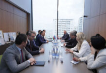 Serbiya ilə Azərbaycan arasında əmək və sosial müdafiə sahəsində gələcək əməkdaşlıq müzakirə edilib Azərbaycan və Serbiya arasında Hökumətlərarası Komissiyanın 8-ci iclasında iştirak etmək üçün ölkəmizdə səfərdə olan Komissiyanın Serbiya tərəfindən həmsədri, Serbiyanın mədəniyyət naziri Nikola Selakoviçin rəhbərlik etdiyi nümayəndə heyəti, o cümlədən Serbiyanın əmək, məşğulluq, veteranlar və sosial işlər naziri Nemanya Staroviç səfər çərçivəsində 1 saylı DOST Mərkəzi ilə tanış olublar