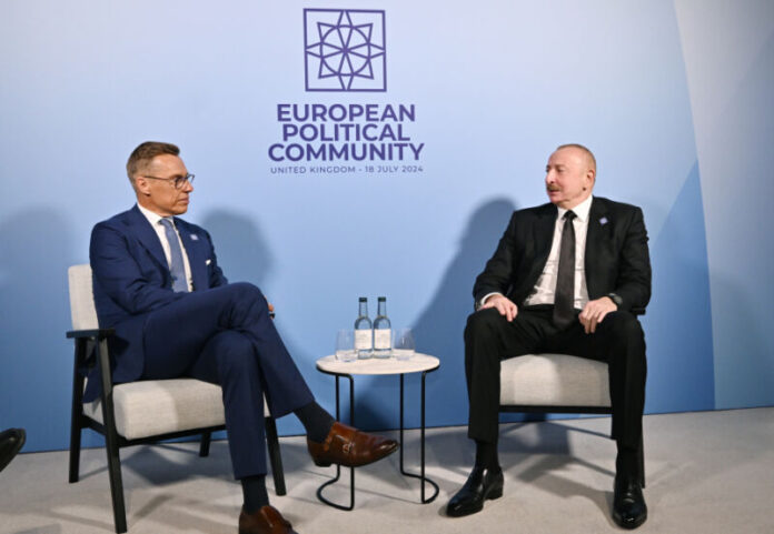 Azərbaycan Respublikasının Prezidenti İlham Əliyev iyulun 18-də Oksfordda qarşı tərəfin müraciətinə əsasən Finlandiya Respublikasının Prezidenti Aleksandr Stubb ilə görüşüb