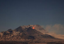 Kamçatkadakı Şiveluç vulkanı bir gündə iki dəfə kül püskürüb Şiveluç vulkanı
