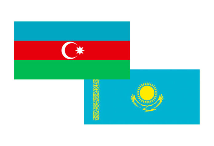 Azərbaycan və Qazaxıstan bayraqıları