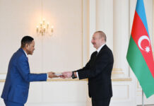 Prezident İlham Əliyev Konqo Demokratik Respublikasının Azərbaycanda yeni təyin olunmuş səfirinin etimadnaməsini qəbul edib Prezident İlham Əliyev Konqo Demokratik Respublikasının Azərbaycanda yeni təyin olunmuş səfirinin etimadnaməsini qəbul edib