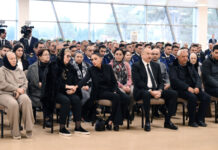 Prezident İlham Əliyev təyyarə qəzasında həlak olan ekipaj üzvlərinin vida mərasimində iştirak edib Prezident İlham Əliyev təyyarə qəzasında həlak olan ekipaj üzvlərinin vida mərasimində iştirak edib