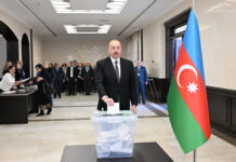 Prezident İlham Əliyev 1 saylı seçki məntəqəsində səs verib Prezident İlham Əliyev 1 saylı seçki məntəqəsində səs verib