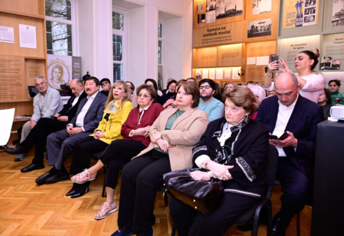 Qara Qarayevin ev-muzeyində dahi bəstəkarın 107 illiyi qeyd olunub