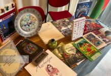 UNESCO-da tədbirdə Azərbaycan dili, əlifbasına aid kitablar, açıqcalar, suvenirlər nümayiş olunub UNESCO-da tədbirdə Azərbaycan dili, əlifbasına aid kitablar, açıqcalar, suvenirlər nümayiş olunub