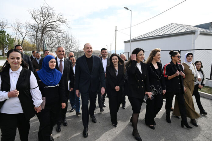 Prezident İlham Əliyev və birinci xanım Mehriban Əliyeva Ağdərənin Həsənriz kəndində sakinlərlə birlikdə Novruz tonqalını alovlandırıblar