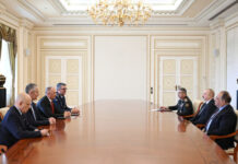 Prezident İlham Əliyev Bosniya və Herseqovinanın Nazirlər Şurası sədrinin müavinini qəbul edib Azərbaycan Respublikasının Prezidenti İlham Əliyev martın 17-də Bosniya və Herseqovinanın Nazirlər Şurası sədrinin müavini və müdafiə naziri Zukan Helezi qəbul edib