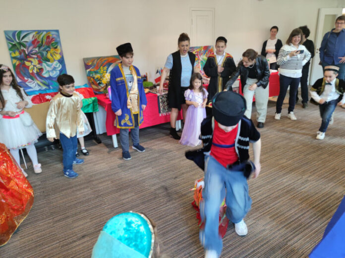 Parisdə “Natəvan” məktəbinin şagirdləri Novruz bayramını qeyd ediblər