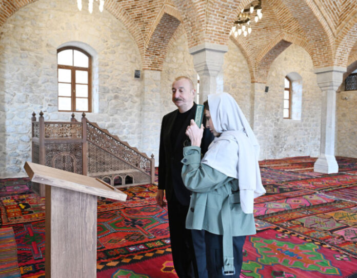 Prezident İlham Əliyev və birinci xanım Mehriban Əliyeva Şuşada bir sıra açılışlarda iştirak edib və aparılan tikinti işləri ilə tanış olublar