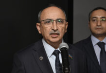 Bakıda türkiyəli rəssamın sərgisi açılıb rəssam Ayfer Akbaşoğlu