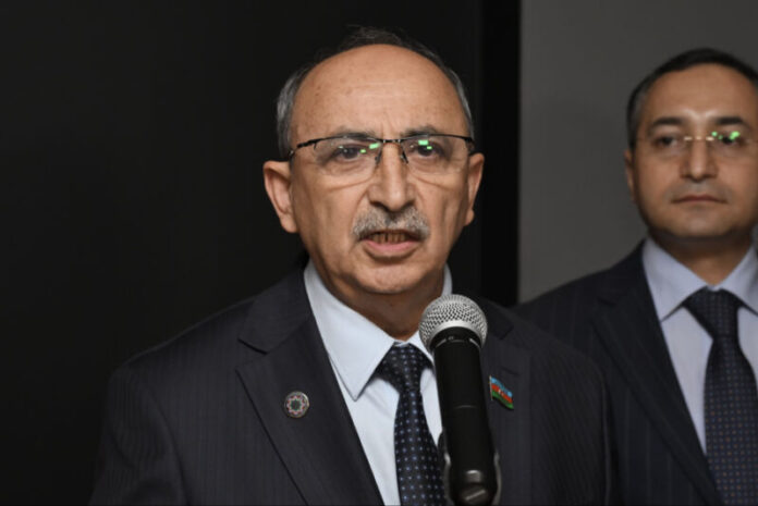rəssam Ayfer Akbaşoğlu