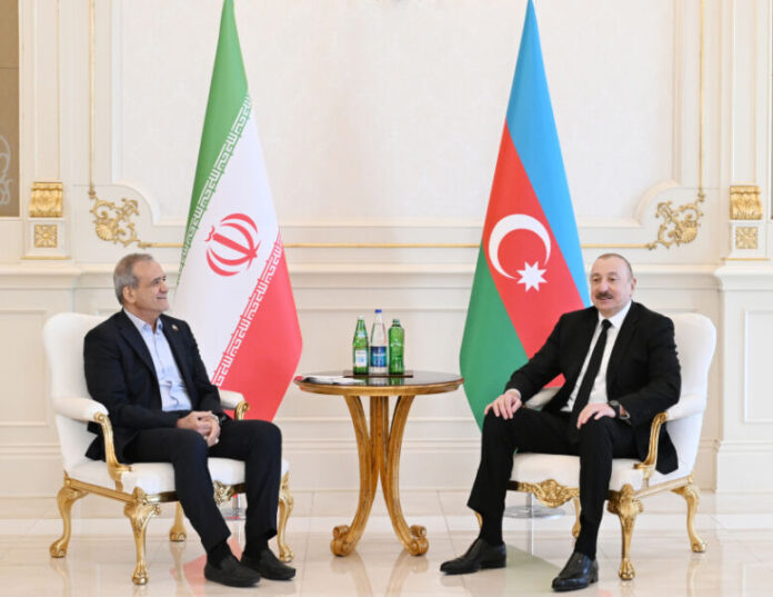 Azərbaycan Respublikasının Prezidenti İlham Əliyev və İran İslam Respublikasının Prezidenti Məsud Pezeşkian