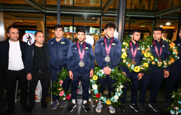 Avropa çempionatında uğurla çıxış edən yunan-Roma güləşçilərimiz Vətənə qayıdıblar