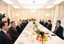 Azərbaycan və Gürcüstan prezidentlərinin nahar əsnasında geniş tərkibdə görüşü olub Azərbaycan və Gürcüstan prezidentlərinin nahar əsnasında geniş tərkibdə görüşü