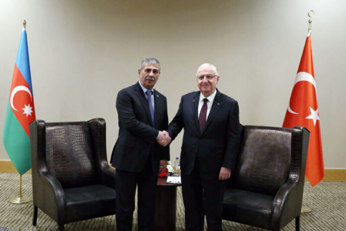 Azərbaycanın müdafiə naziri general-polkovnik Zakir Həsənov Antalya Diplomatiya Forumu çərçivəsində Türkiyənin milli müdafiə naziri Yaşar Gülərlə görüşüb