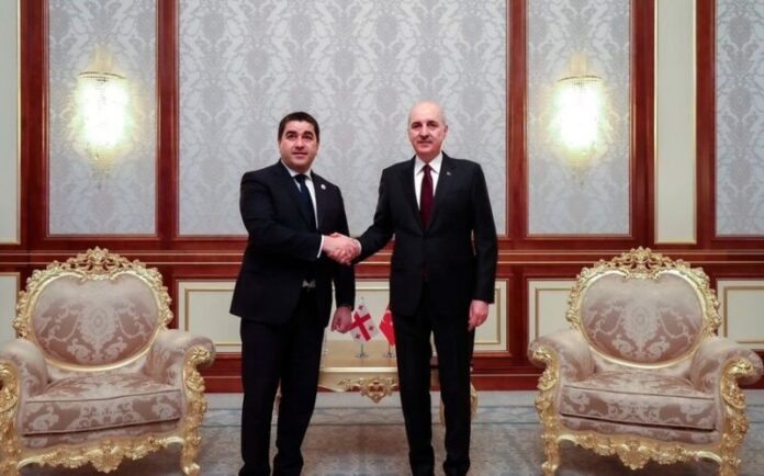Türkiyə Böyük Millət Məclisinin (TBMM) sədri Numan Kurtulmuş və Gürcüstan Parlamenti sədri Şalva Papuaşvili