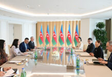 Azərbaycanın Birinci vitse-prezidenti Mehriban Əliyeva Mərakeşin xanım Şahzadəsi Lalla Hasnaa ilə görüşüb Azərbaycan Respublikasının Birinci vitse-prezidenti Mehriban Əliyeva və qızı Leyla Əliyeva mayın 5-də ölkəmizdə səfərdə olan Mərakeş Krallığının xanım Şahzadəsi Lalla Hasnaa ilə görüşüblər