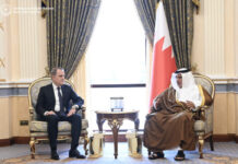 Azərbaycanın xarici işlər naziri Bəhreyn Krallığının vəliəhdi ilə regional vəziyyəti müzakirə edib Mayın 12-də Azərbaycanın xarici işlər naziri Ceyhun Bayramov Bəhreyn Krallığına rəsmi səfəri çərçivəsində bu ölkənin vəliəhdi və Baş naziri Salman ibn Həməd ibn İsa Əl-Xəlifə ilə görüşüb