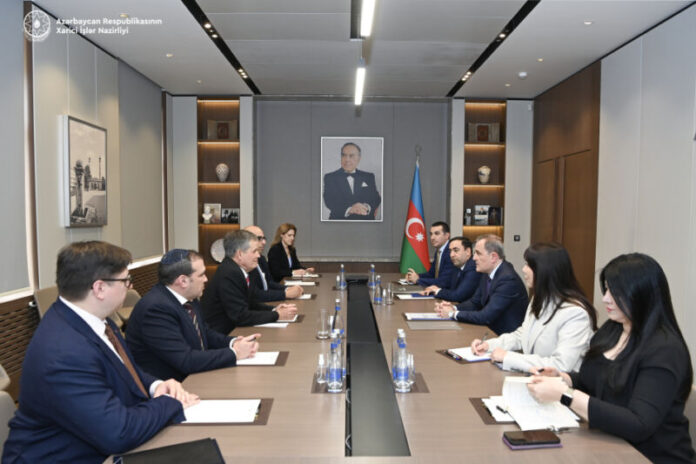 Mayın 29-da Azərbaycan Respublikasının xarici işlər naziri Ceyhun Bayramov Amerika Birləşmiş Ştatları (ABŞ) Senatının Xarici Əlaqələr Komitəsinin üzvü, senator Stiv Deyns ilə görüşüb