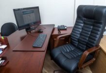 Bakıda “Son zəng”ə görə pul tələb edən məktəb direktoru işdən çıxarılıb kreslo