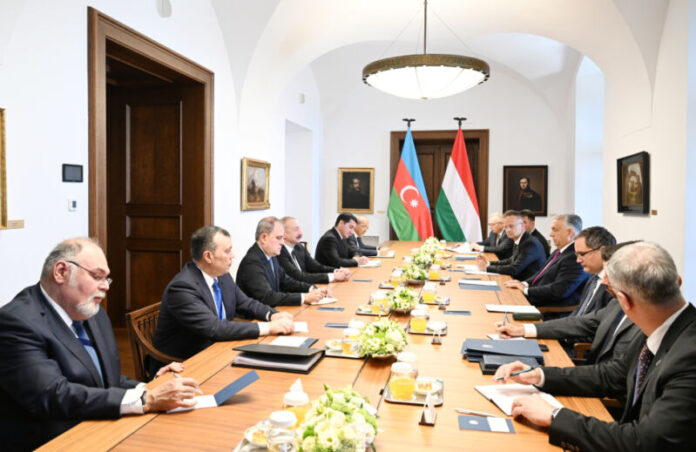 Budapeştdə Azərbaycan Prezidenti İlham Əliyevin Macarıstanın Baş naziri ilə geniş tərkibdə görüşü